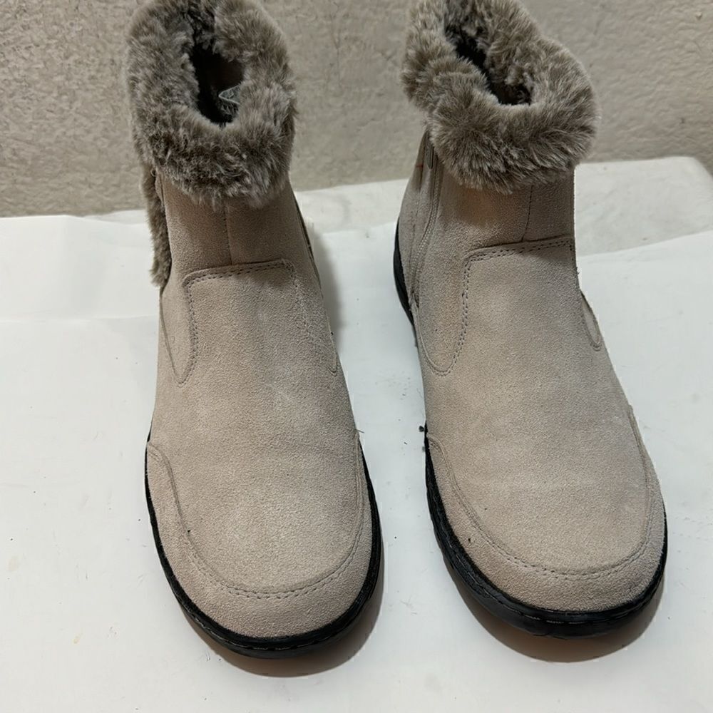 Khombu Iris Boots Cream faux fur size 10